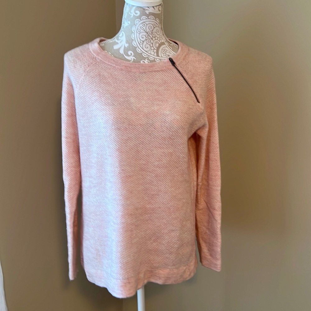 Abercrombie &Fitch pink sweater size M